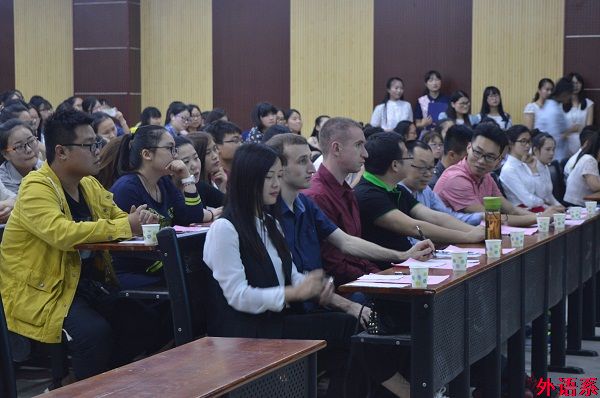 外国语学院第七届“挑战麦克风”疯狂主持秀成功举办