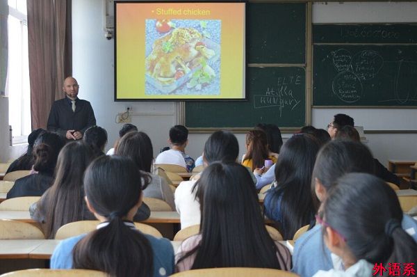 外国语学院举办外籍教师学术交流活动