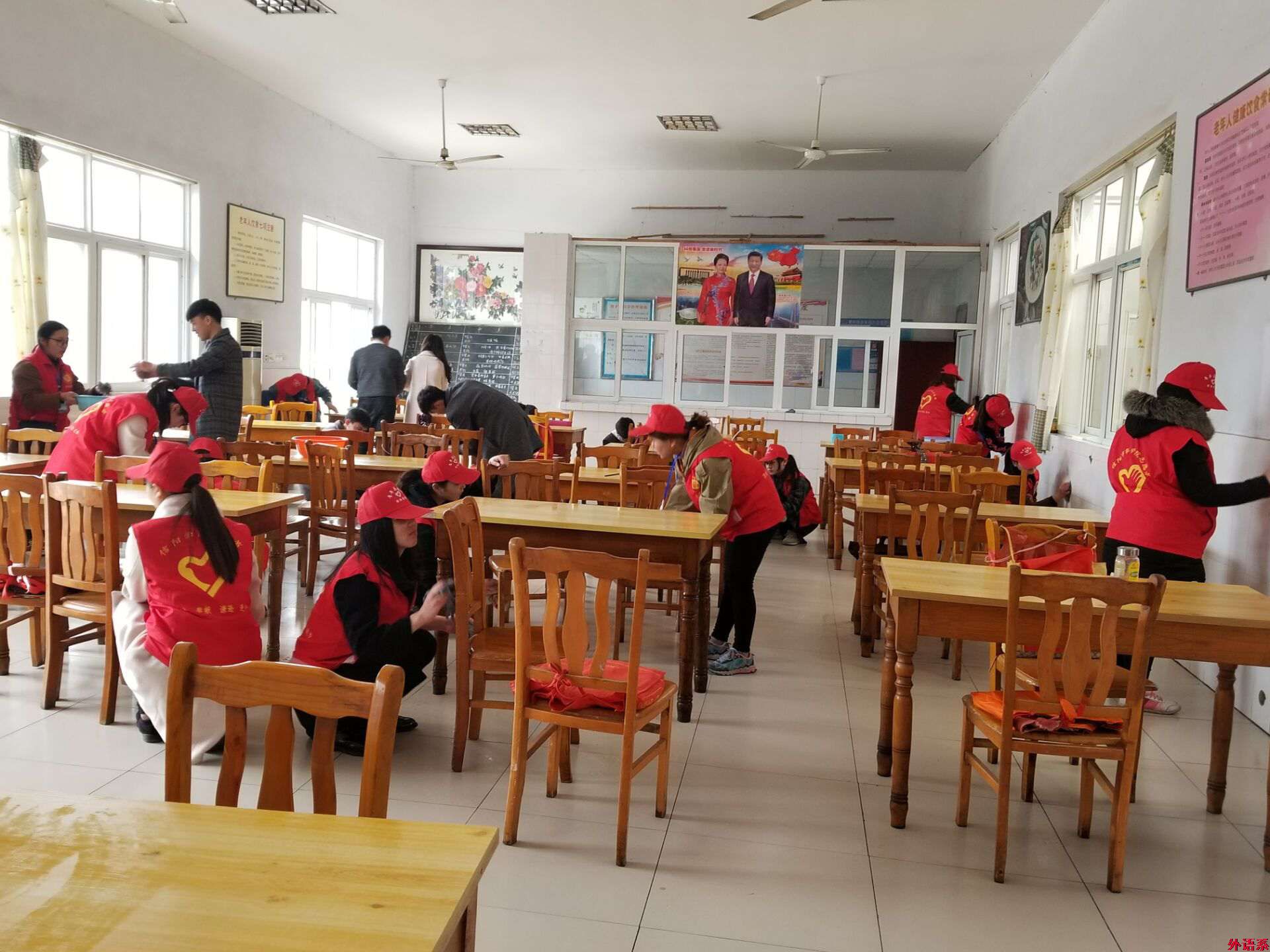 [学习雷锋好榜样]外国语学院深入“五星光荣敬老院”开展志愿服务活动