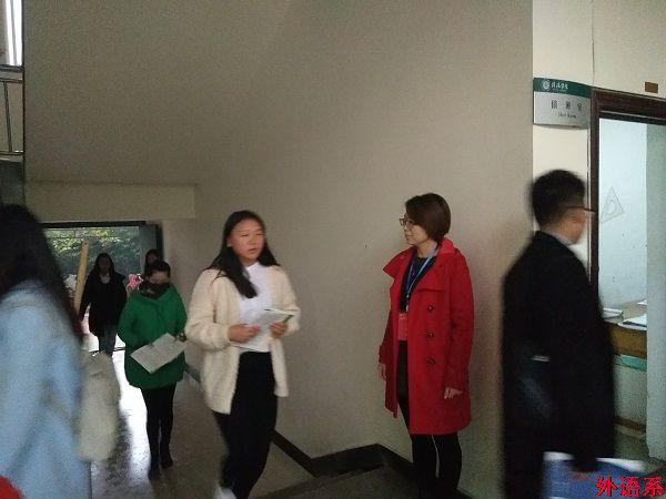 外国语学院本期党校学员开展增辉党旗实践活动(二)