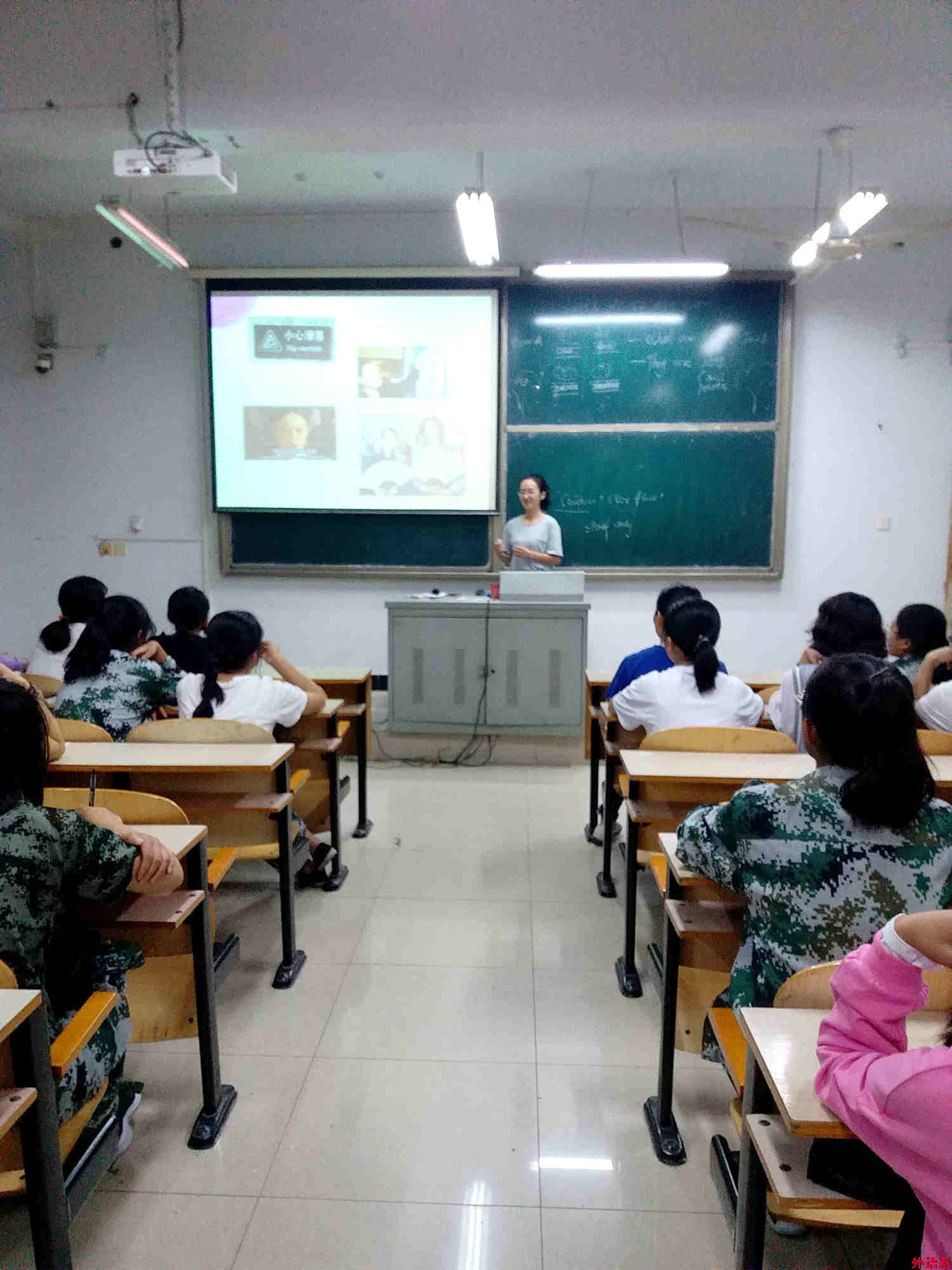 外国语学院召开翻译和商务英语专业教育大会