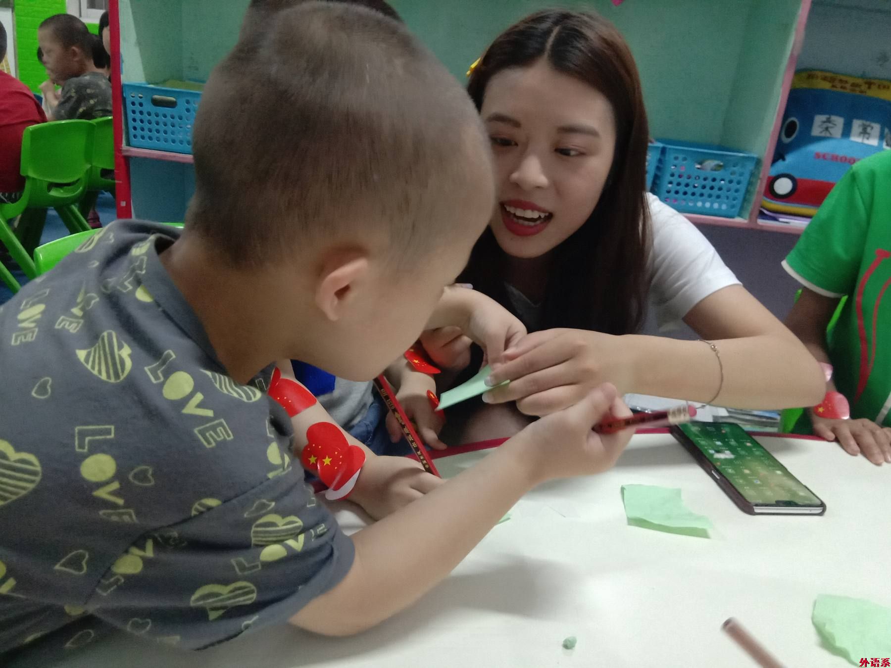 外国语学院暑期“三下乡”:“彩虹人生,助力未来”专项行动团走进信阳儿童福利院