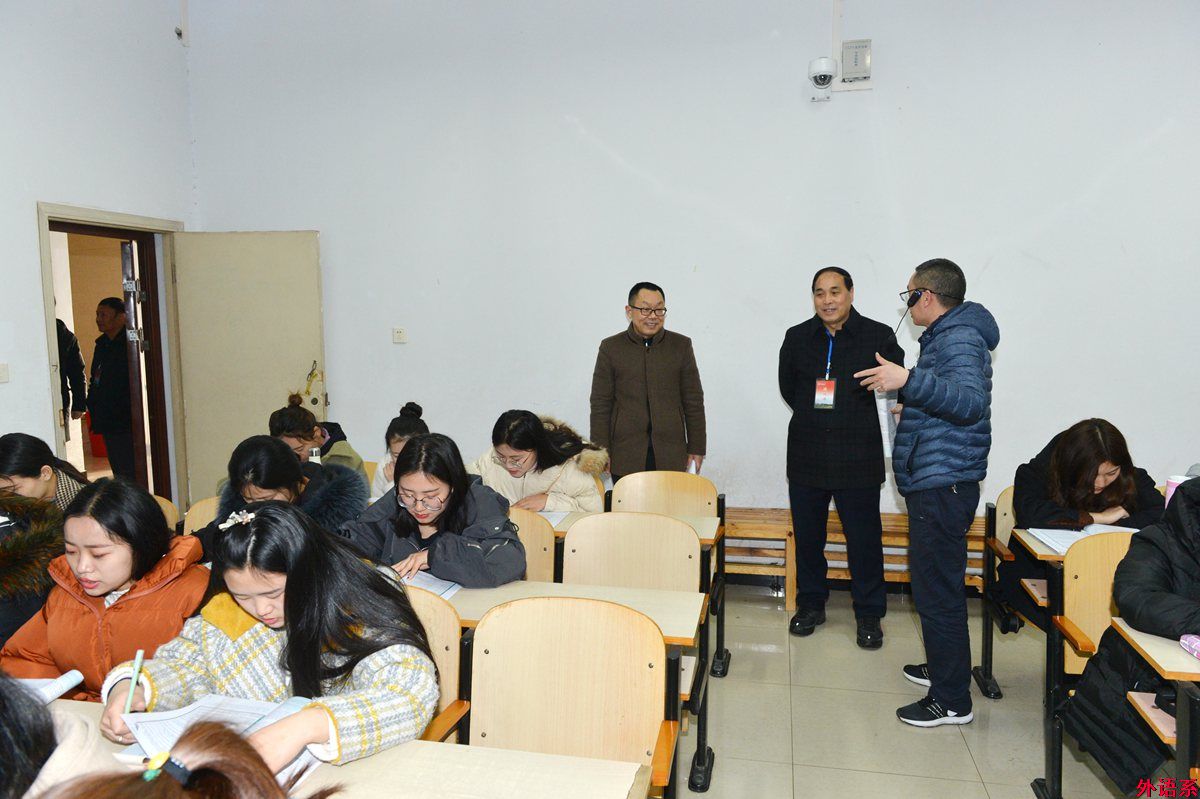 校领导深入外国语学院检查开学初教学工作
