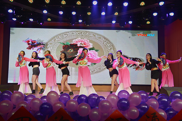 外国语学院“外联四海 语通五洲”新年晚会圆满落幕