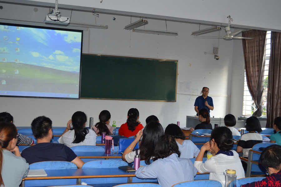 外国语学院召开教师业务学习交流会