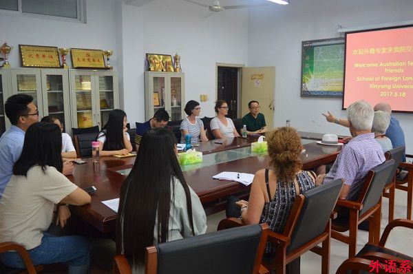 外籍友人到外国语学院交流学习