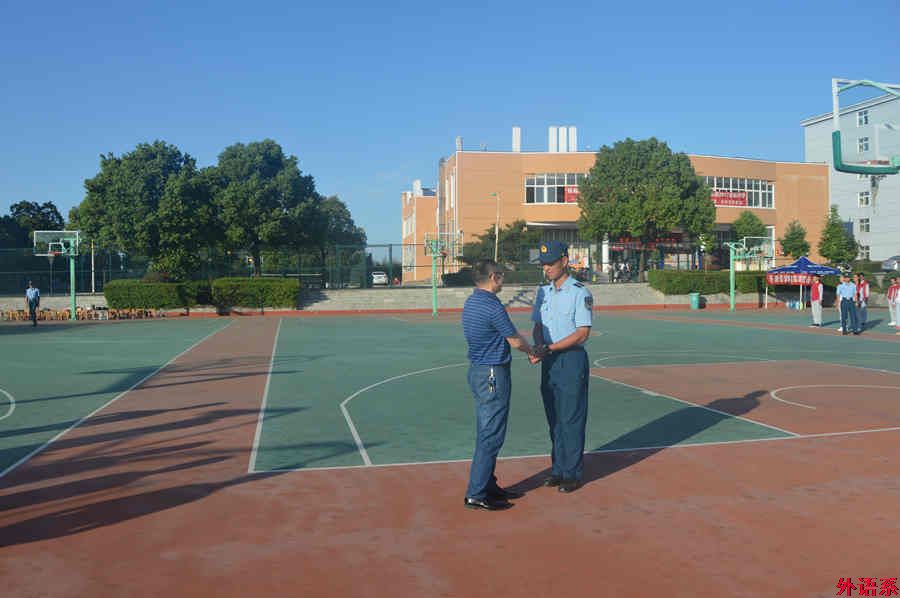 外国语学院罗德喜院长看望2017级军训新生