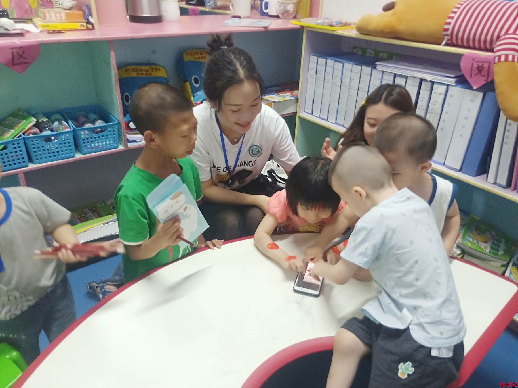 外国语学院暑期“三下乡”:“彩虹人生,助力未来”专项行动团走进信阳儿童福利院