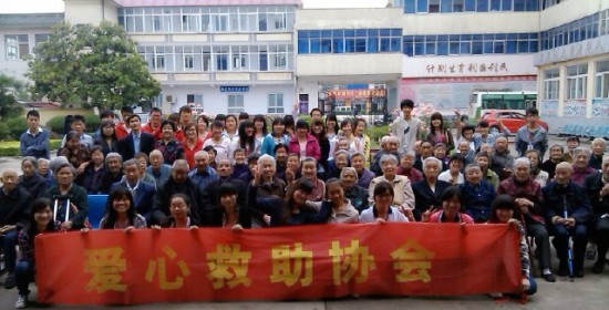 外语系开展“幸福五颗心”之关爱老人行活动