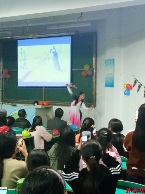 英语俱乐部“万圣节”狂欢活动圆满结束