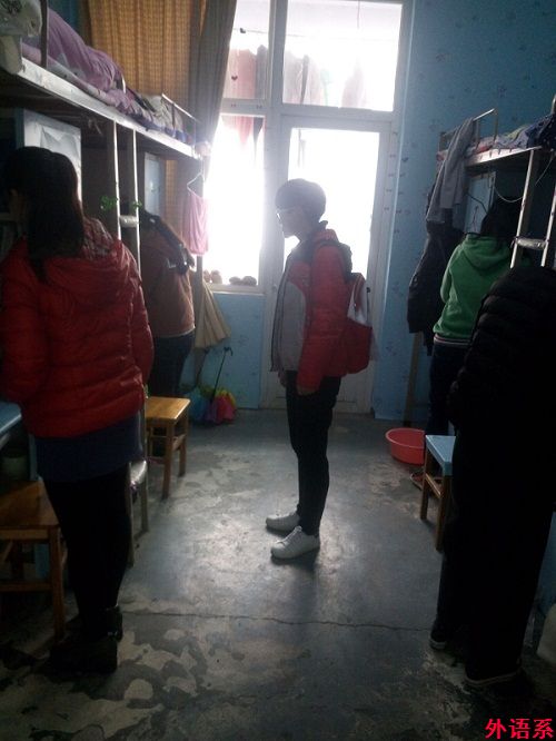 外国语学院本期党校学员开展增辉党旗实践活动(二)