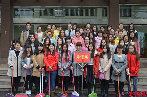 外语系党校学员开展义务劳动