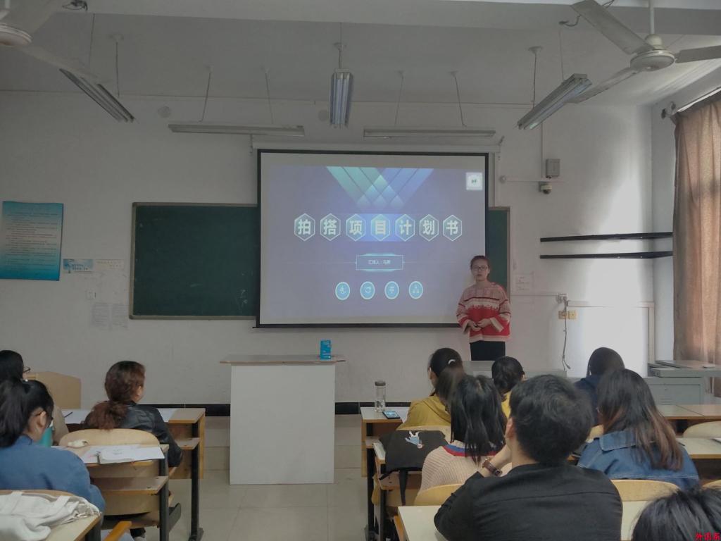 外国语学院举行第五届大学生创新创业复赛