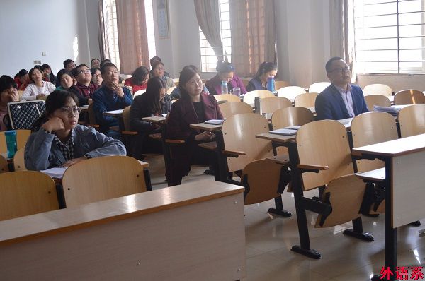 外国语学院研讨“微课与翻转课堂”教学