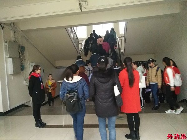 外国语学院本期党校学员开展增辉党旗实践活动(二)