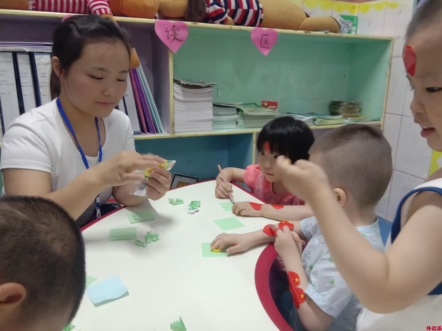 外国语学院暑期“三下乡”:“彩虹人生,助力未来”专项行动团走进信阳儿童福利院