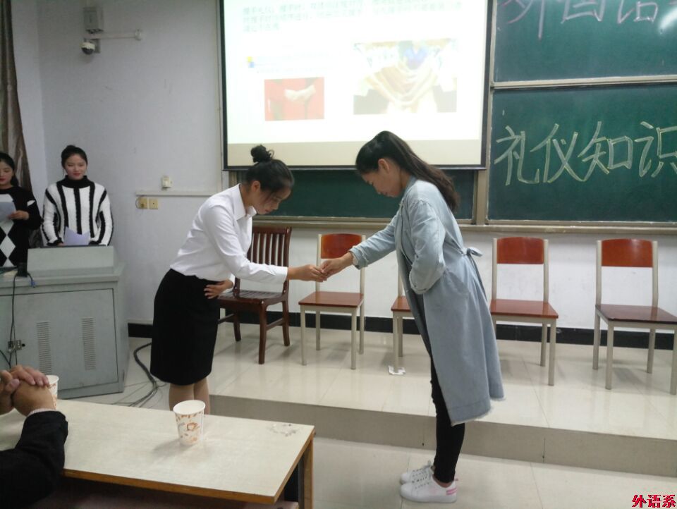【献礼十九大】外国语学院举办中华礼仪知识讲座