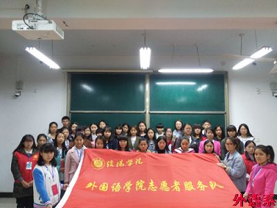 【团校系列三】外国语学院志愿者服务队进行“课桌大作战”主题志愿者活动