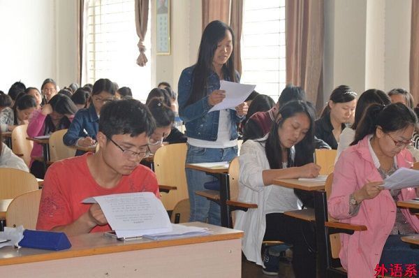 外国语学院举办“党徽照我心,永远跟党走”学习研讨活动