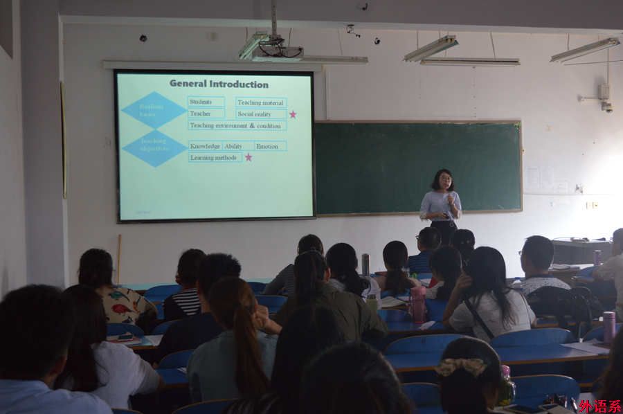 外国语学院召开教师业务学习交流会