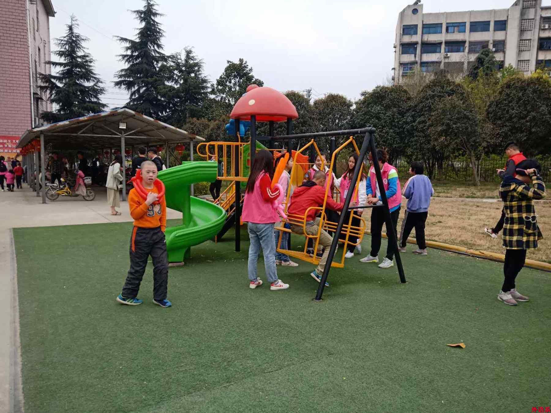 外国语学院开展“以爱为名，为爱支撑”儿童福利院志愿行