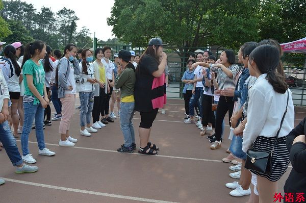 外国语学院举办“心理健康大集市”活动